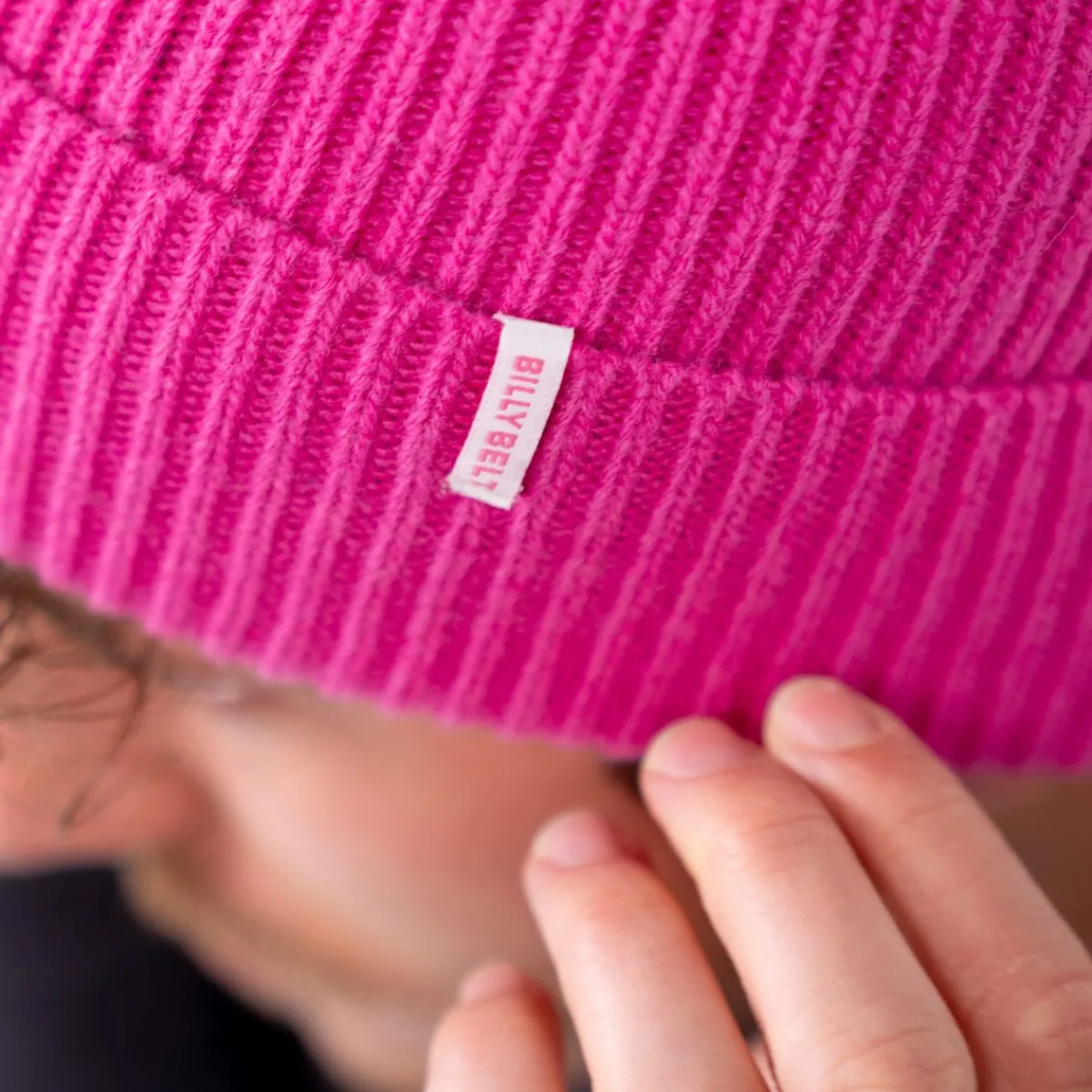 bonnet_en_laine_dagneau_rose_bubblegum_4.webp BILLYBELT Bonnet en laine d'agneau Rose bubblegum> Bonnets