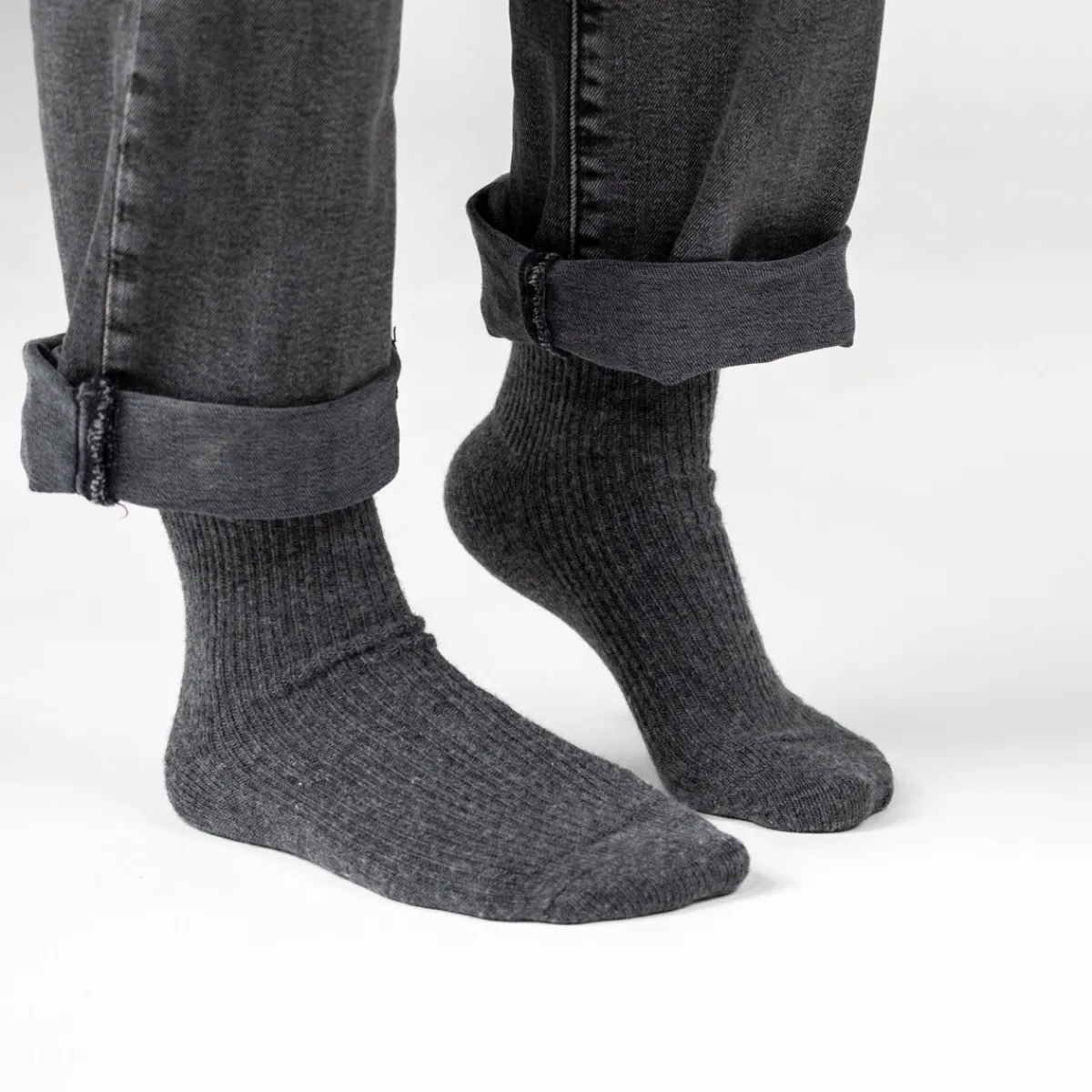 chaussettes_en_laine_avec_angora_gris_fonc_2.webp BILLYBELT Chaussettes en laine avec angora>Femme Chaussettes Chaudes | Chaussettes Unies