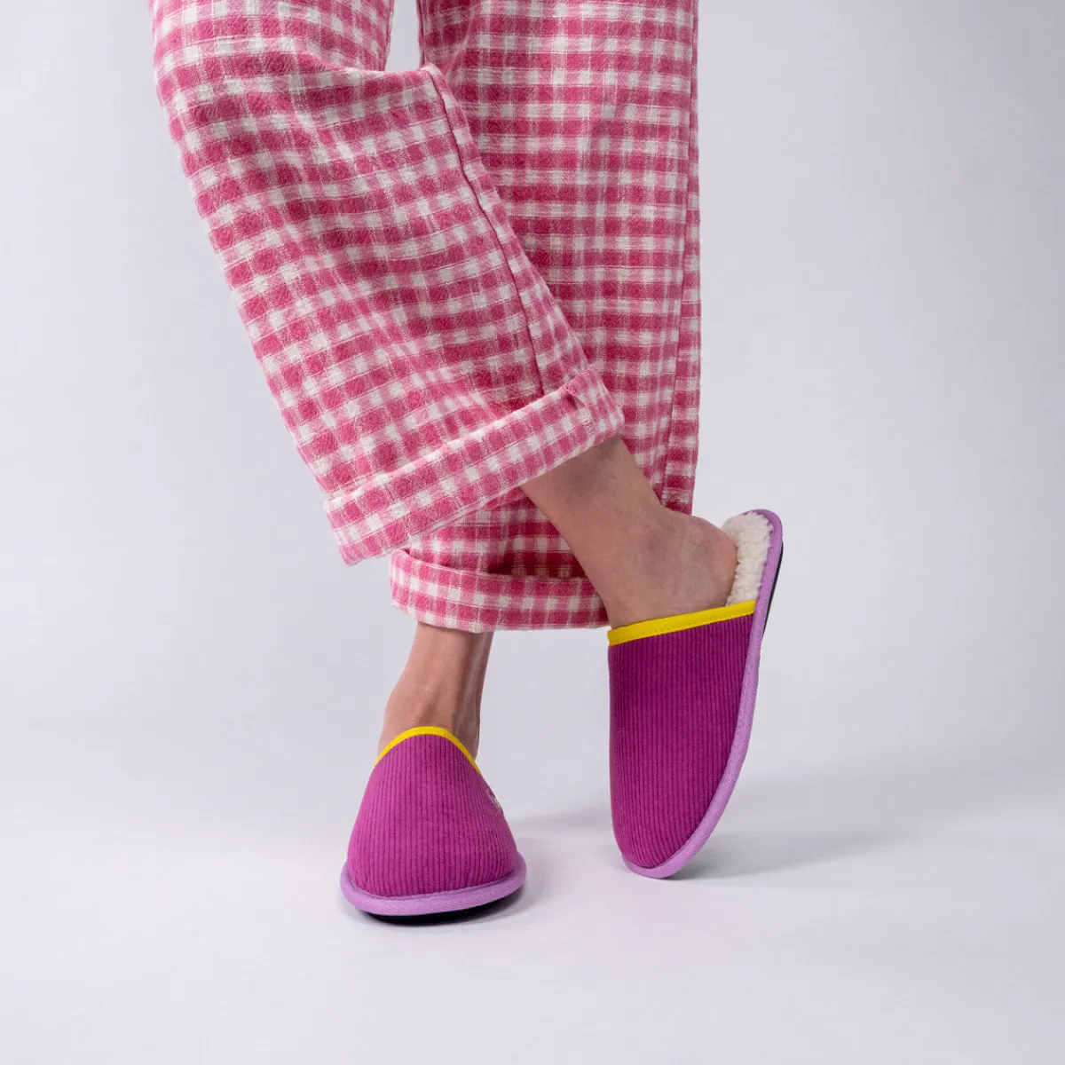 chaussons_en_velours_ctel_rose_0.webp BILLYBELT Chaussons en velours côtelé Rose> Chaussons