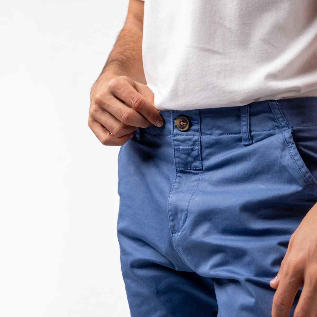 pantalon_chino_bleu_glacier_2.webp BILLYBELT Pantalon chino> Chinos
