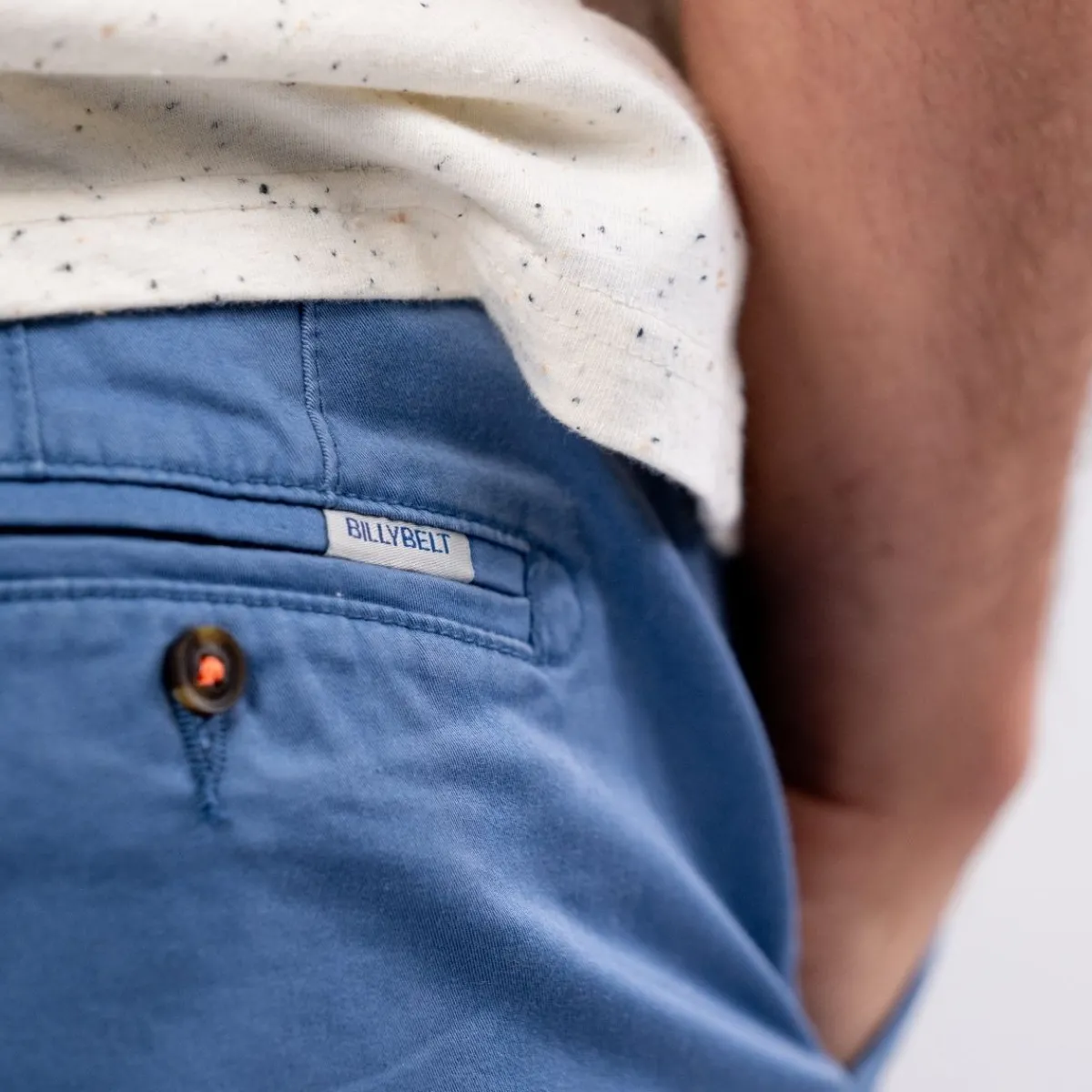 pantalon_chino_bleu_glacier_3.webp BILLYBELT Pantalon chino> Chinos