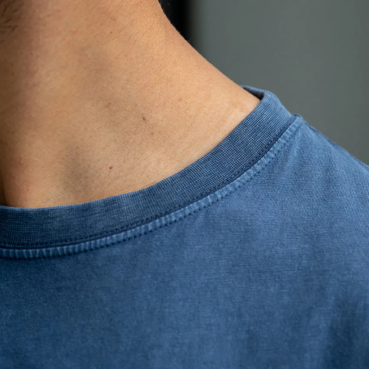 tshirt_en__coton_biologique_garment_dye__bleu_marine_2.webp BILLYBELT T-shirt en 100% coton biologique Garment dye -> T-Shirts